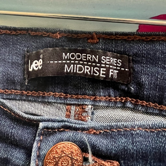 Lee Women’s Modern Series Midrise Fit Denim Shorts - Picture 5 of 10